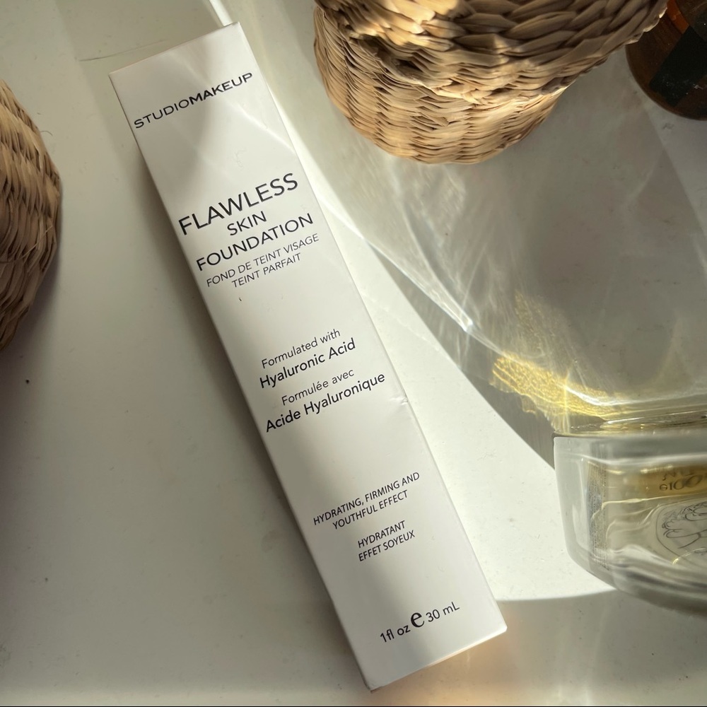 COPY - Flawless Skin Foundation with Hyaluronic Acid in Oat Light